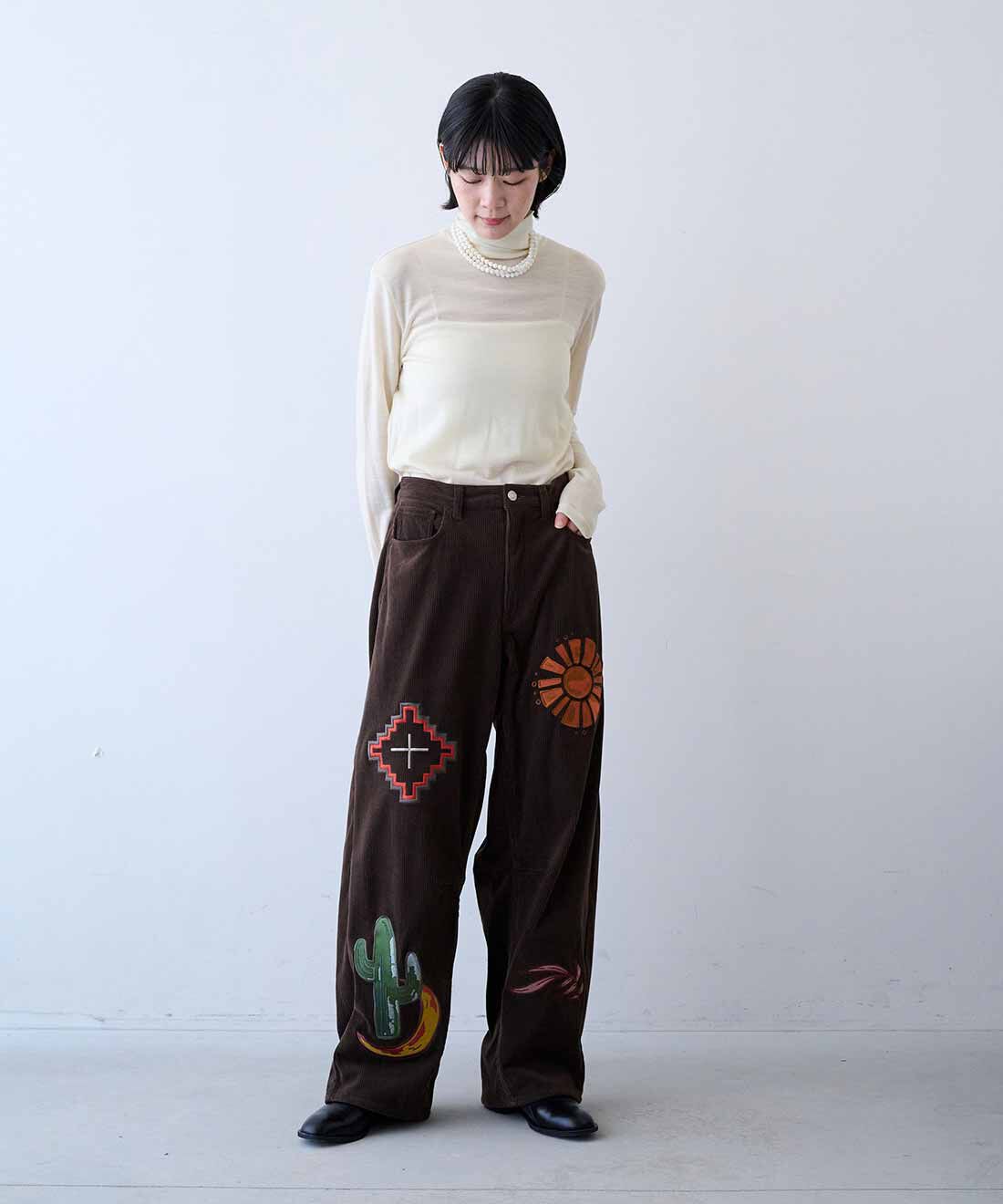 MEDE19F|MEDE19F　刺繍をちりばめたコーデュロイパンツ〈ダークブラウン〉|モデル身長：163cm　着用サイズ：M