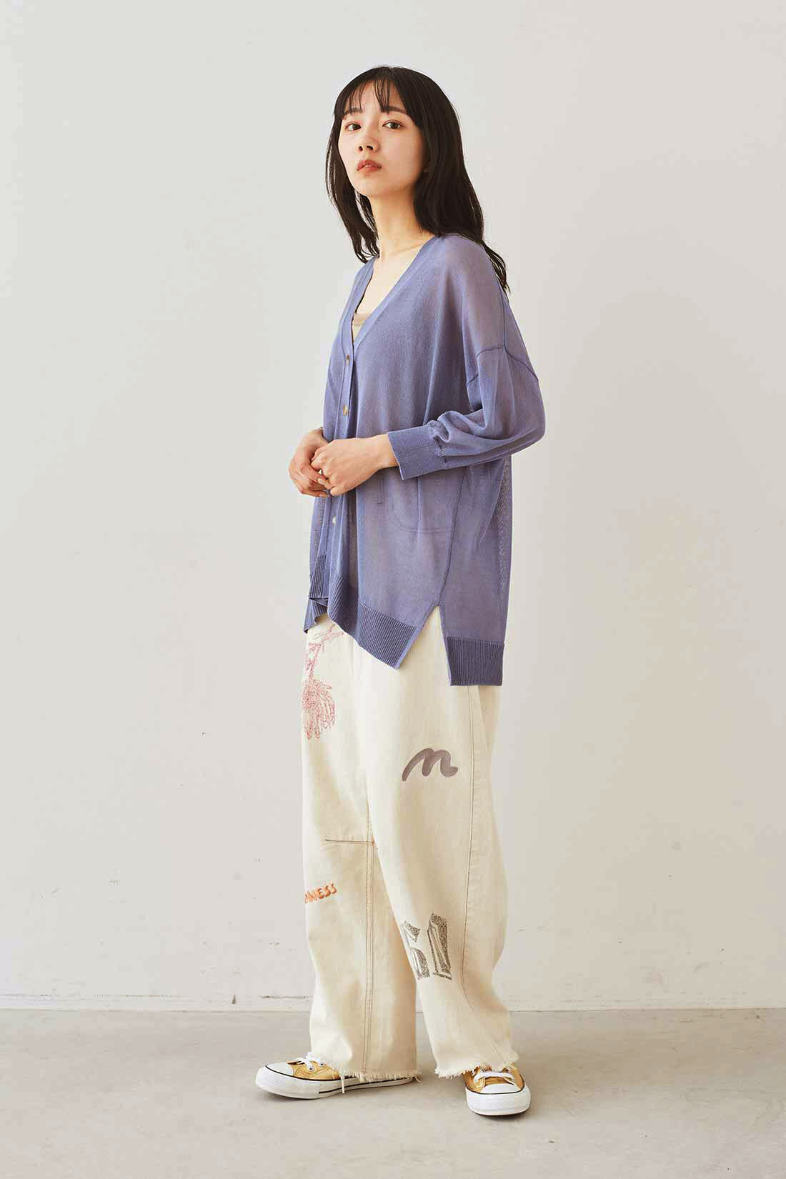 MEDE19F|MEDE19F　刺繍とプリントにこだわったバレルパンツ〈オフホワイト〉|モデル身長：163cm　着用サイズ：M