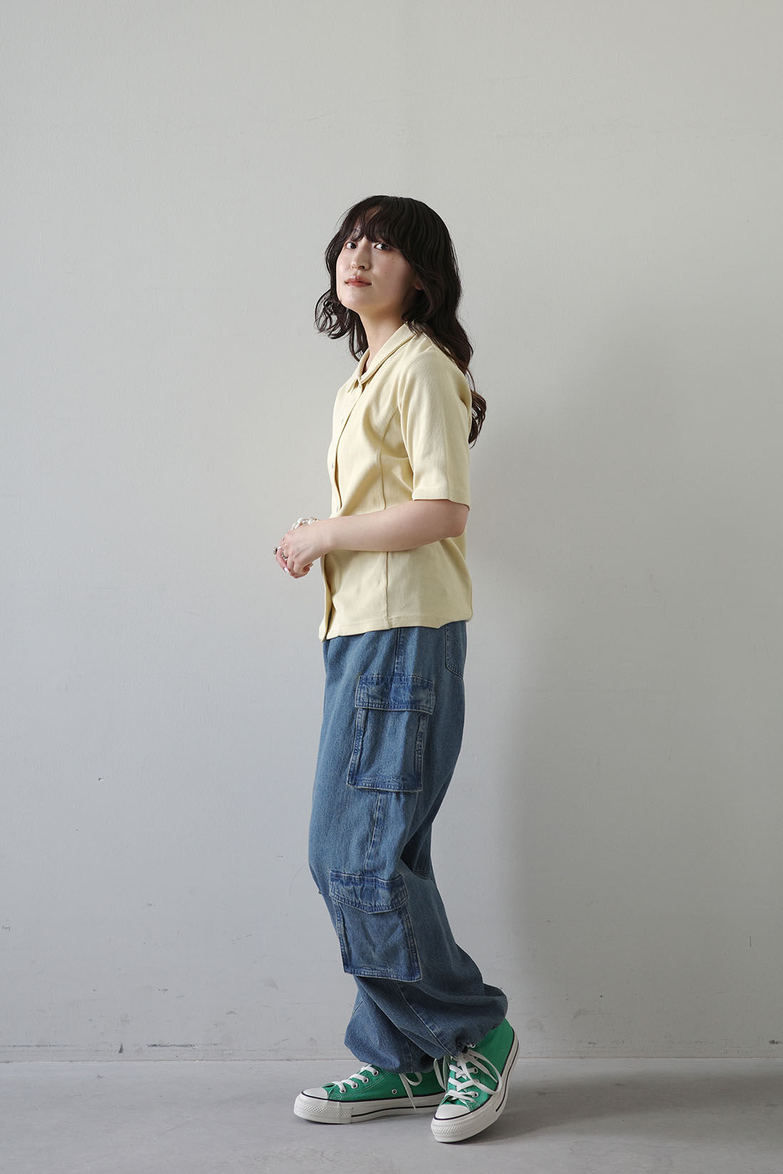 MEDE19F|リネン混デニム オーバーダイカーゴパンツ〈オーバーダイブルー〉のコーディネート
