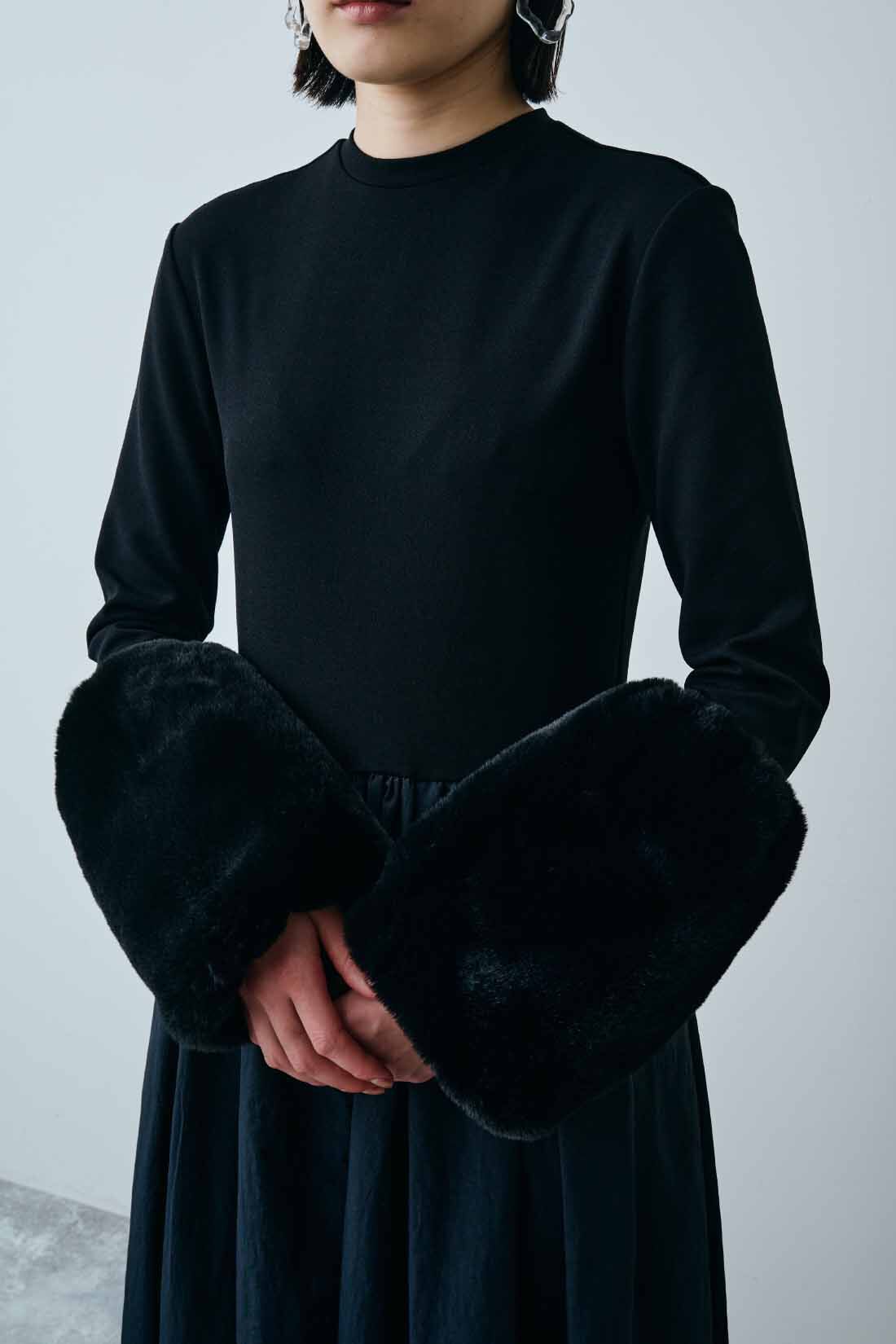 MEDE19F|MEDE19F&times;SCREEN KAORI　ドッキングワンピース＆ファーカフス〈ブラック〉【まとめ買いキャンペーン】|フェイクファーのカフス付き。