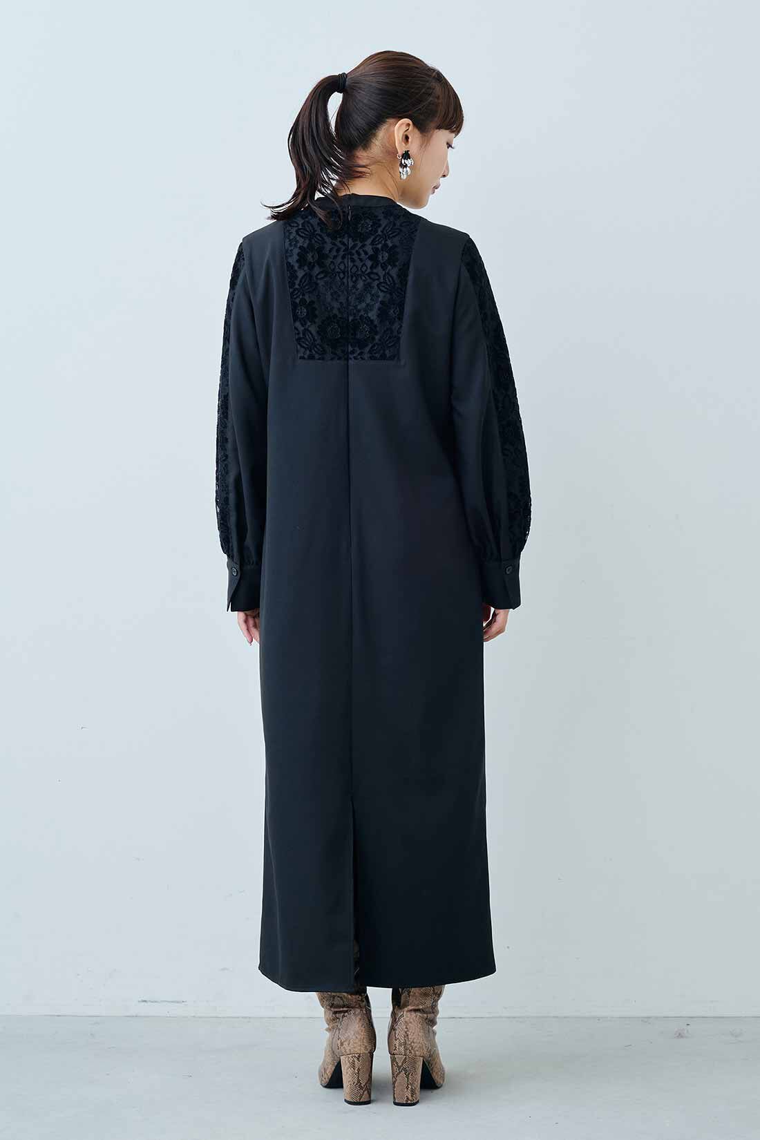 MEDE19F|MEDE19F　後ろ姿にこだわったベロアレース遣いワンピース〈ブラック〉|モデル身長：158cm　着用サイズ：M