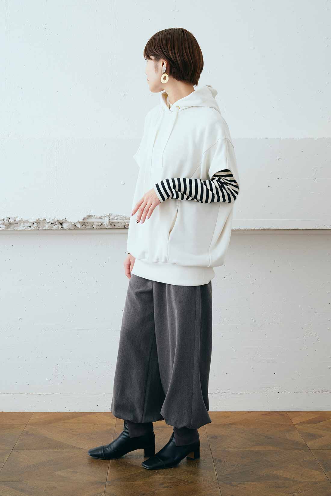 MEDE19F|MEDE19F　スリーブレスフーディースウェット〈アイボリー〉|モデル身長：162cm　着用サイズ：M