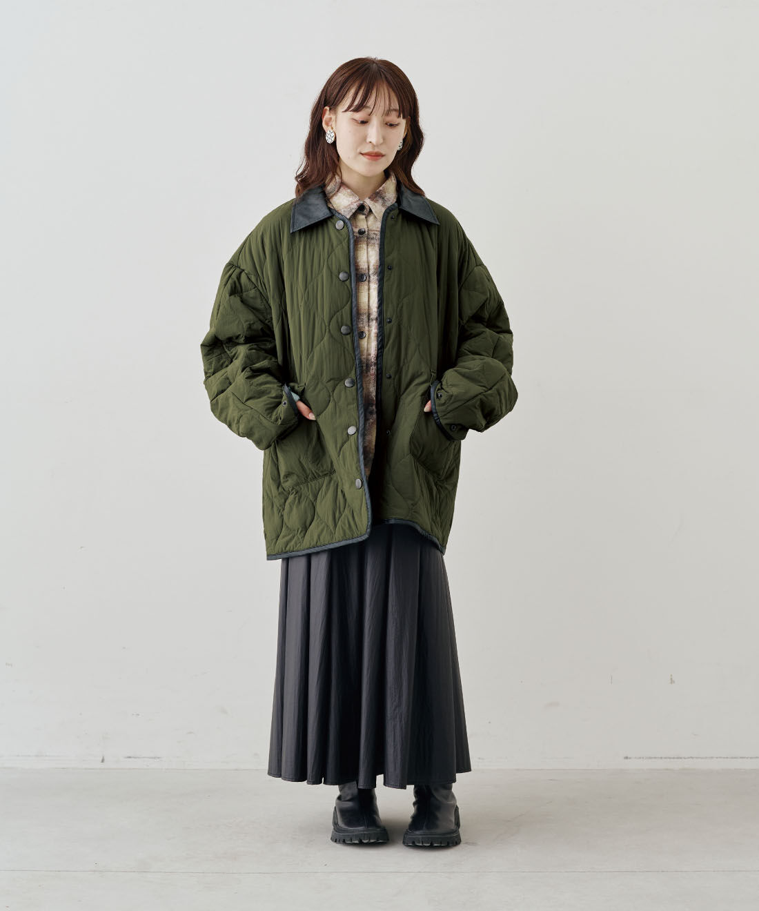 MEDE19F|MEDE19F テントシルエットのオーバーサイズキルティングジャケット〈カーキ〉|モデル身長：163cm　着用サイズ：M