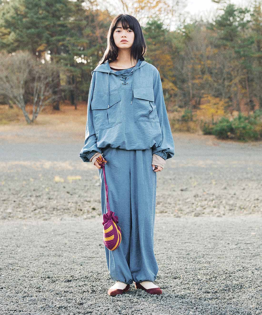 MEDE19F|フェイクスエードのアノラック パーカー〈スカイテールブルー〉のコーディネート