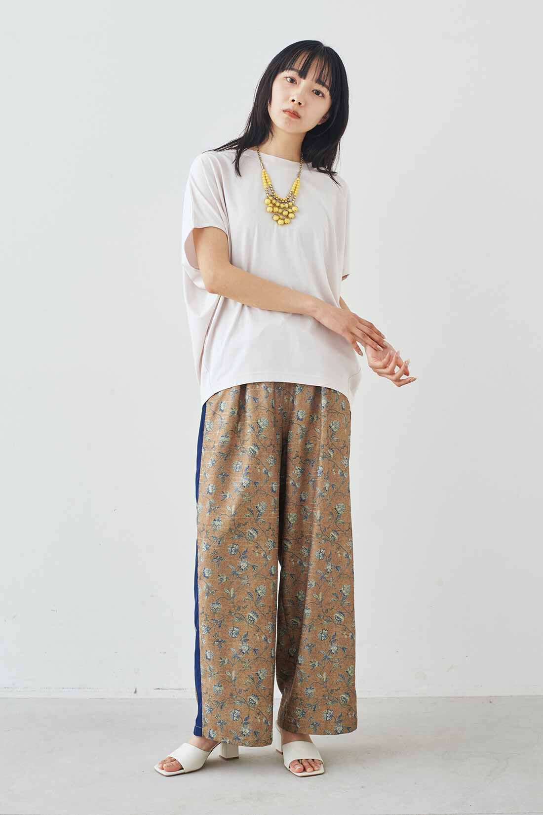 MEDE19F|MEDE19F　ミュルーズモダン〈「ミュルーズ染織美術館」アーカイブコレクション〉サイドラインプリントパンツ〈キャメル〉|モデル身長：163cm　着用サイズ：M
