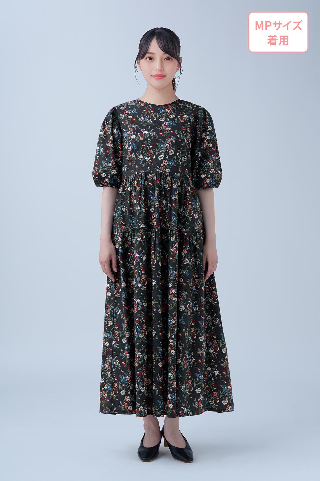 MEDE19F|MEDE19F　ミュルーズモダン〈「ミュルーズ染織美術館」アーカイブコレクション〉プリントパフスリーブワンピース〈ブラック〉|モデル身長：152cm　着用サイズ：MP