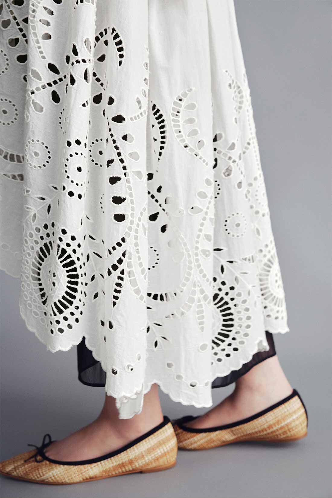 MEDE19F|MEDE19F　〈MADE IN INDIA COLLECTION〉シフリー刺しゅうワンピース|立体感があり華やかなシフリー刺しゅう。柄を刺しゅうしながら切り抜いていく、特別なレース生地です。