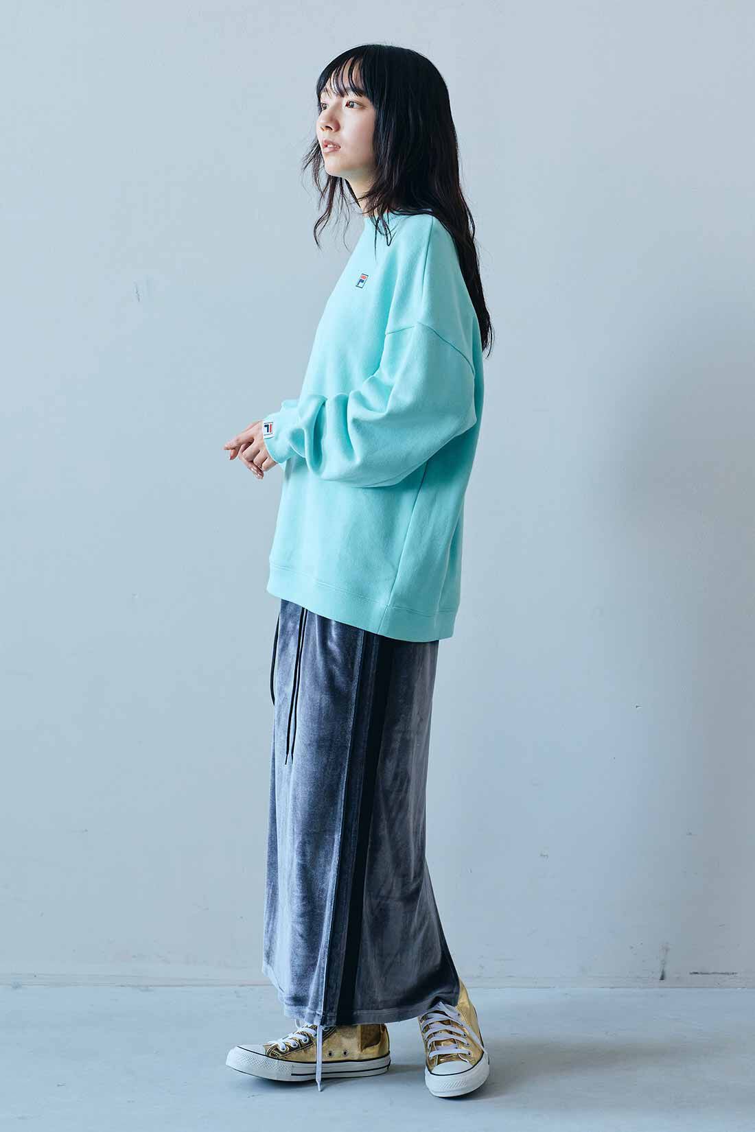 MEDE19F|MEDE19F　FILA for MEDE19F 大人も着られる プリントロゴスウェット|モデル身長：163cm　着用サイズ：M