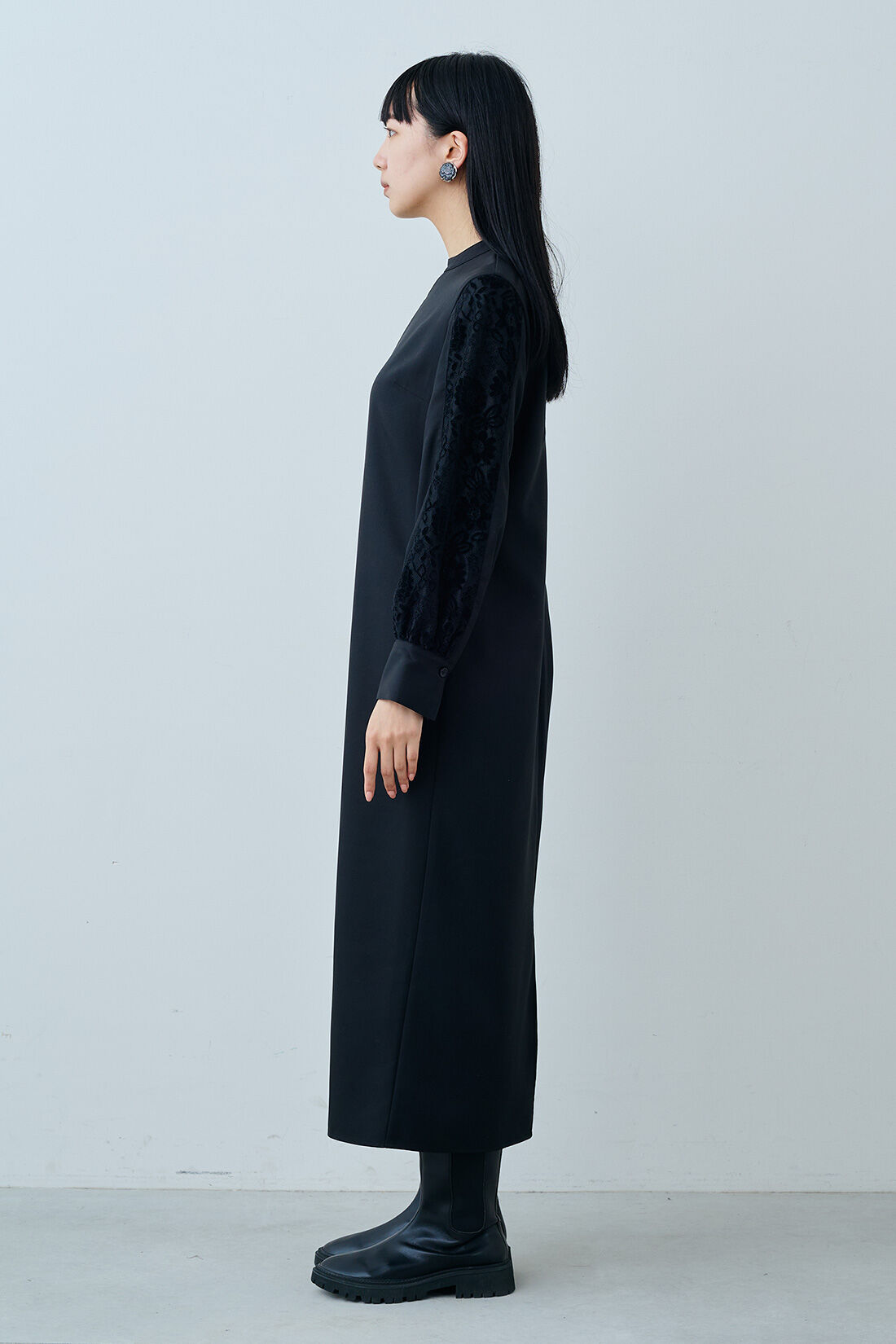 MEDE19F|MEDE19F　後ろ姿にこだわったベロアレース遣いワンピース〈ブラック〉|モデル身長：163cm　着用サイズ：M