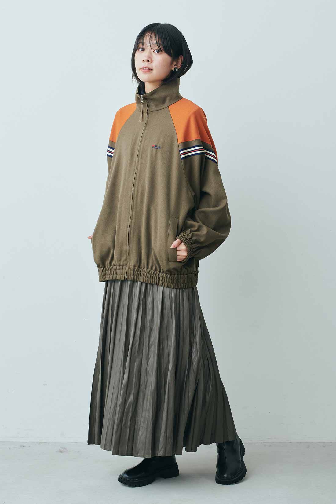 MEDE19F|MEDE19F　FILA for MEDE19F 大人も着られるトラックブルゾン〈ミリタリーカーキ〉|モデル身長：163cm　着用サイズ：M