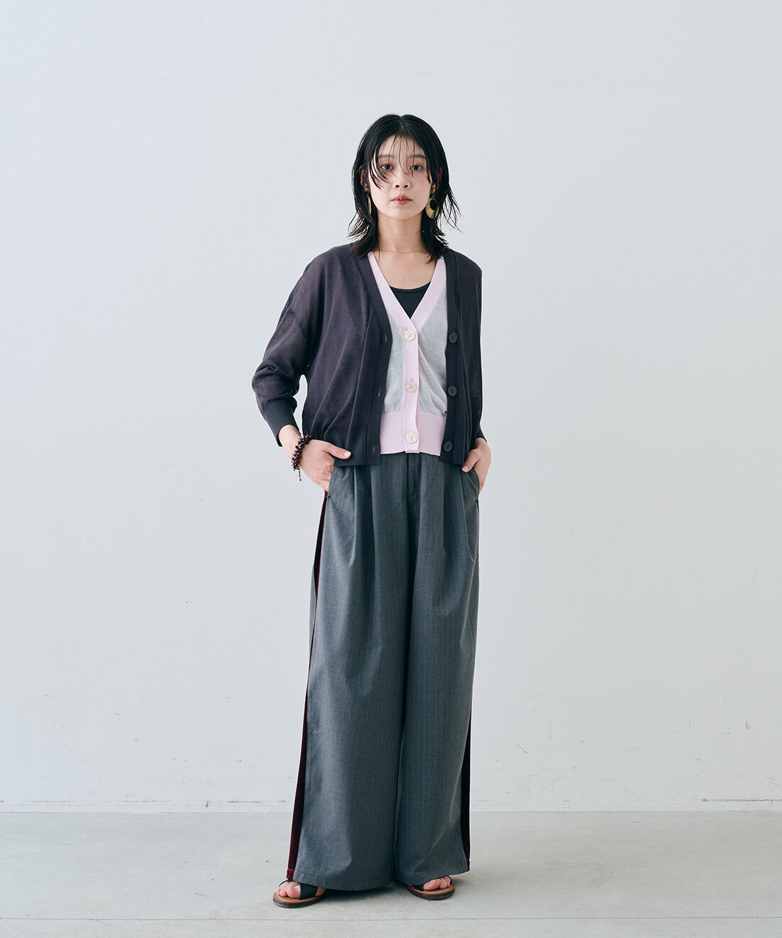 MEDE19F|麻混シアーカーディガンと麻混シアーカーディガンとヴィンテージサークルモチーフイヤリングとEDER SHOES 1542 NERO / 13のコーディネート