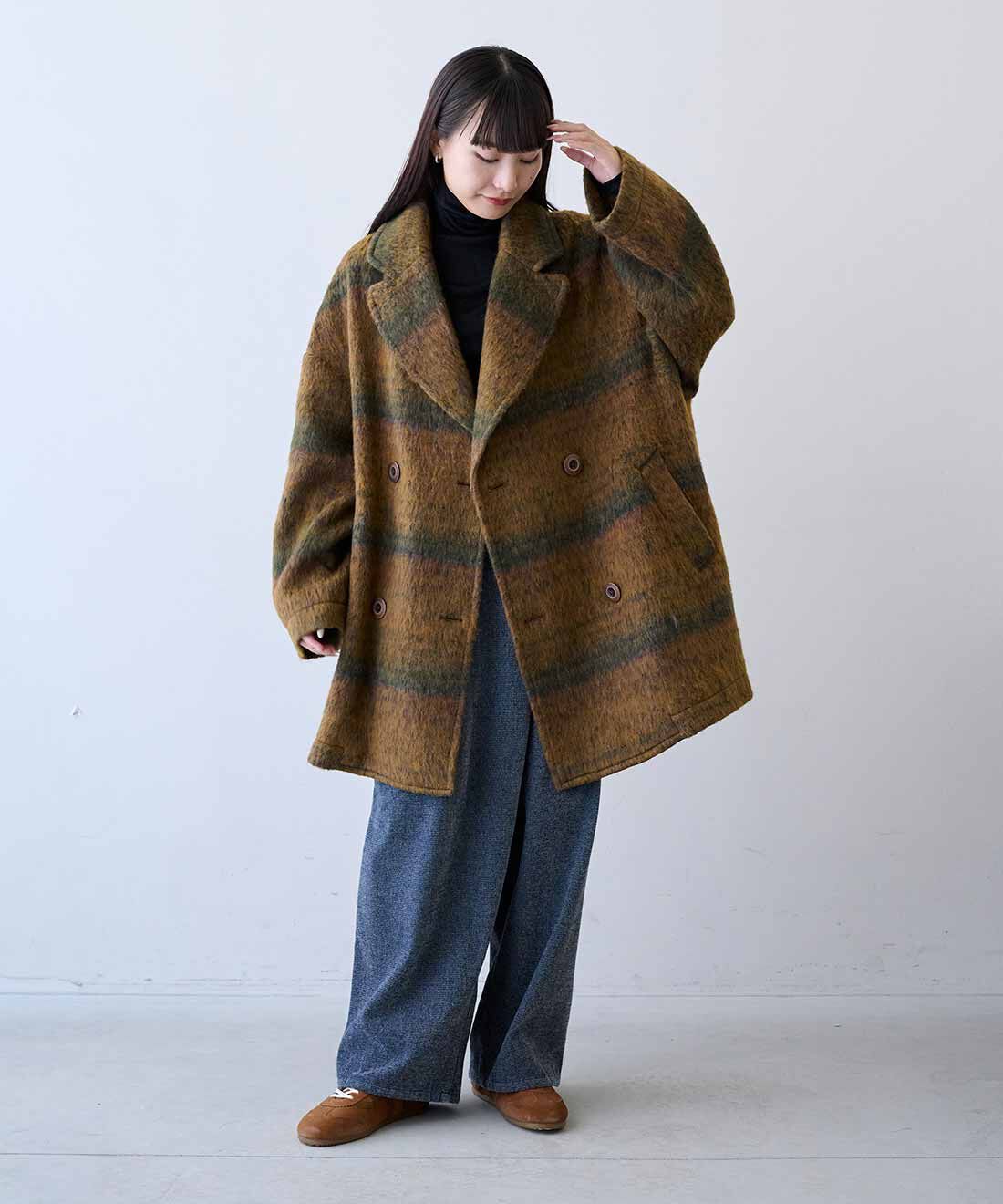 MEDE19F|綿 タートルニットの会とラップデザイン 裏起毛シェニールデニムパンツ〈ブルー〉と綿 タートルニットの会のコーディネート