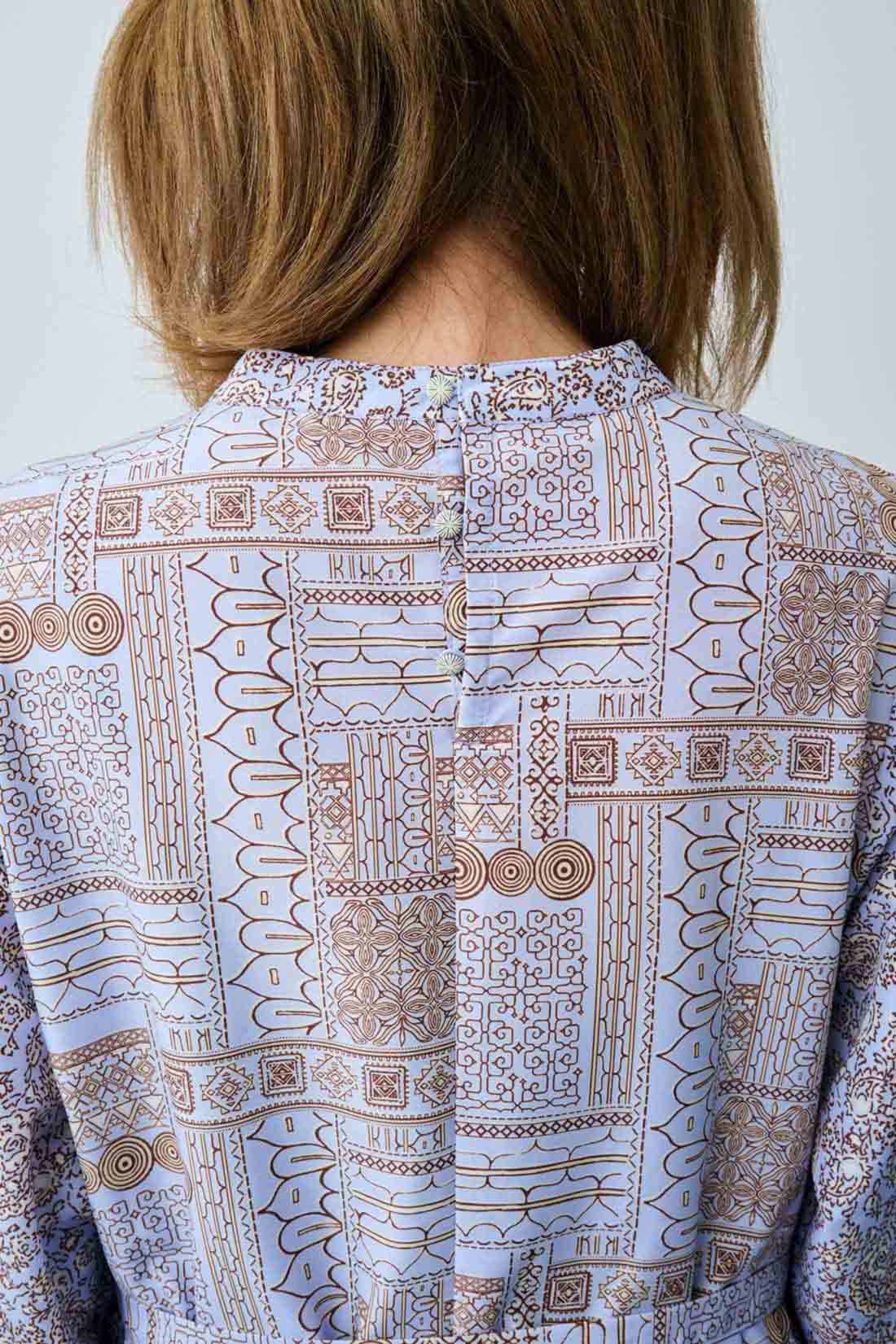 MEDE19F|MEDE19F　変形ペイズリープリントのロングワンピース〈オレンジ〉|白ペンキをはがしたオリジナルボタンはヴィンテージ風。