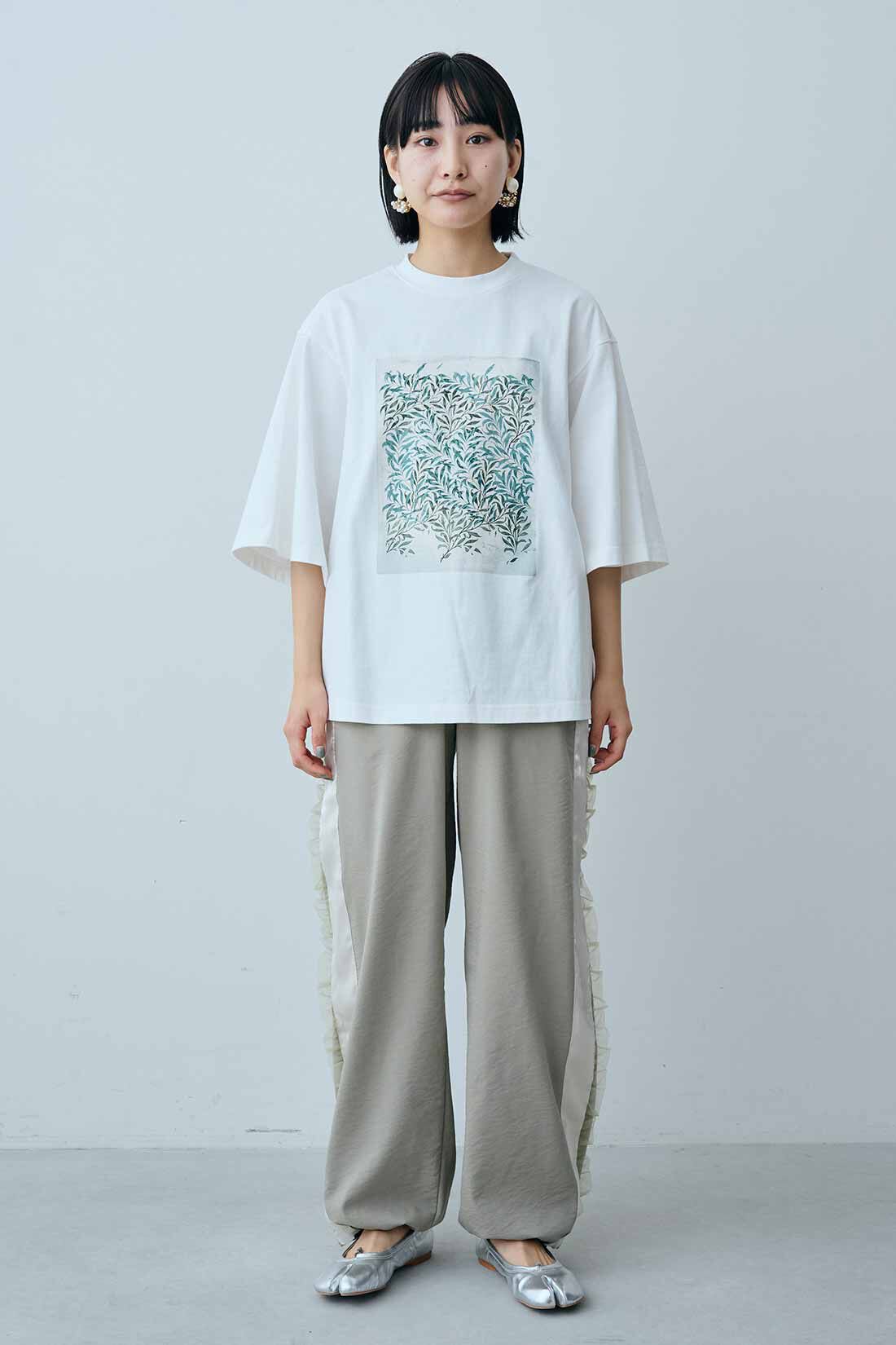 MEDE19F|MEDE19F　〈atelier Morris〉原画モチーフプリントTシャツの会|モデル身長：158cm　着用サイズ：M