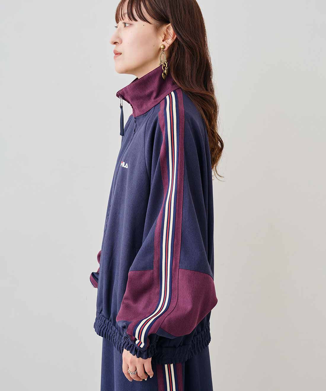 MEDE19F|FILA for MEDE19F　大人も着られるトラックブルゾン〈ネイビー×バーガンディ〉