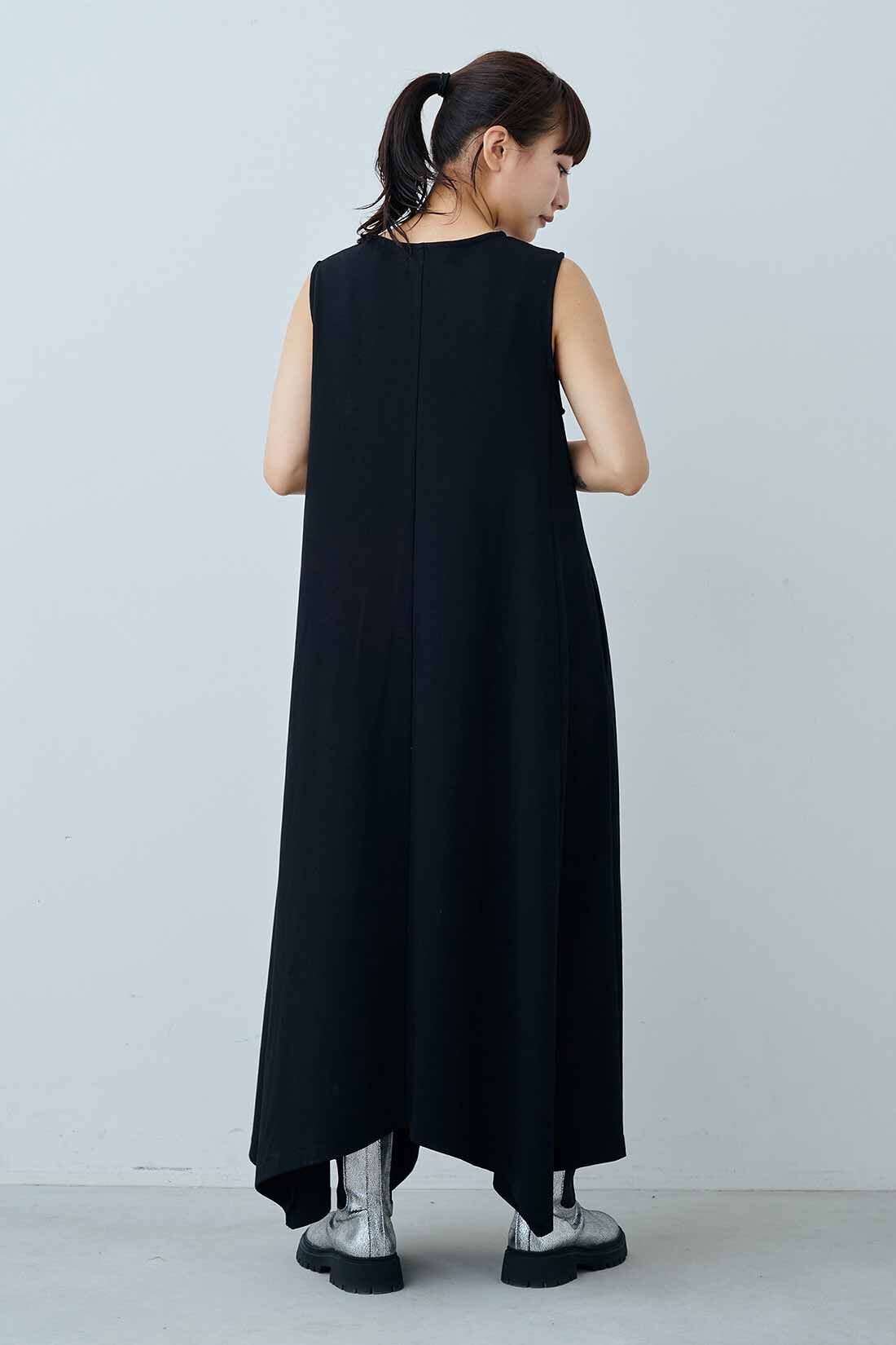 MEDE19F|MEDE19F　イレギュラーヘムノースリーブ マキシワンピース〈ブラック〉|モデル身長：158cm　着用サイズ：M