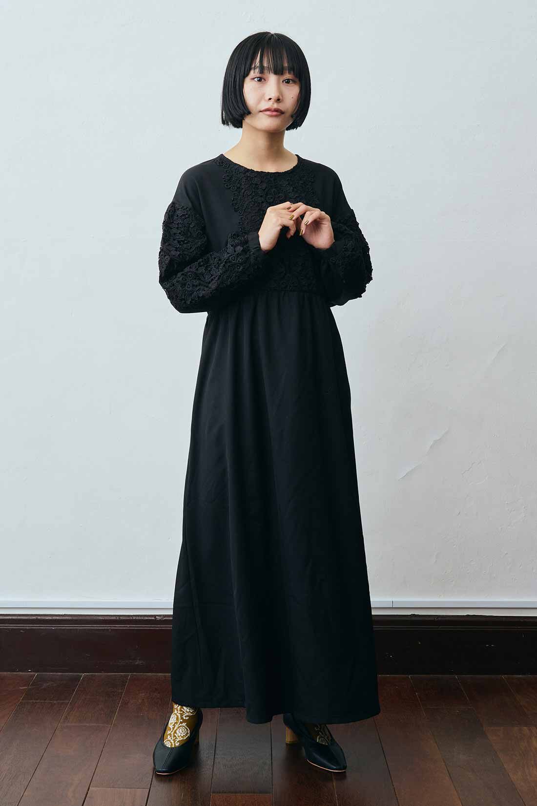 MEDE19F|MEDE19F レースを重ねたワンピース〈ブラック〉|モデル身長：158cm　着用サイズ：M