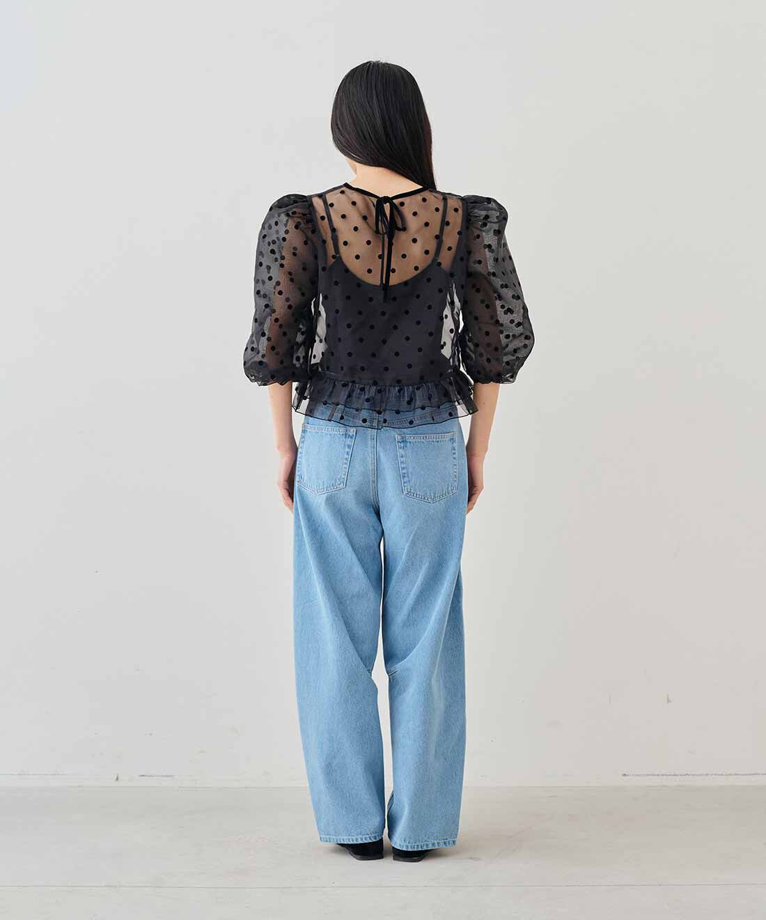 MEDE19F|MEDE19F　フロッキードットオーガンジートップス〈ブラック〉|モデル身長：163cm　着用サイズ：M