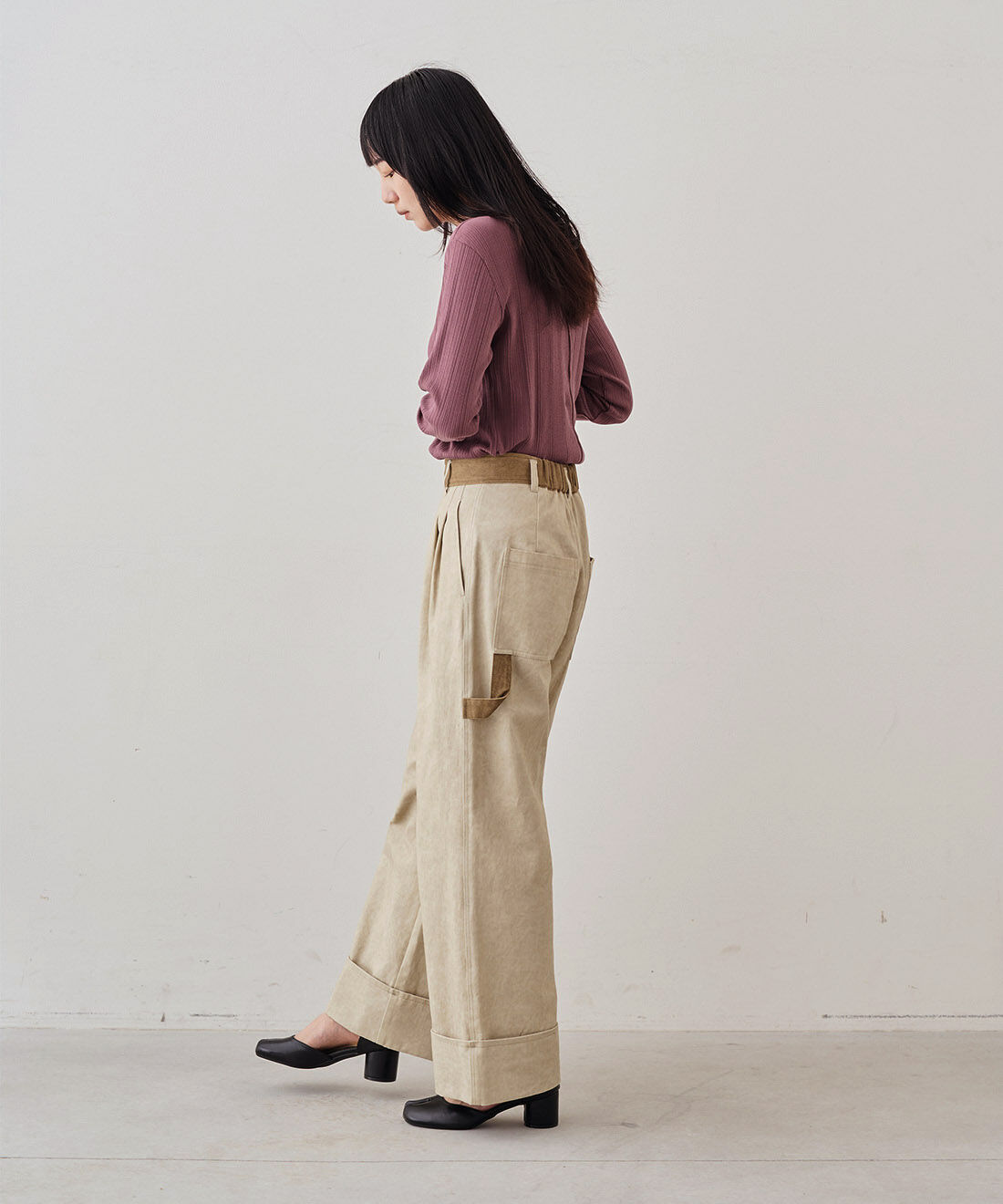 MEDE19F|MEDE19F　ヴィンテージライクチノ素材のワークスラックス〈ベージュ〉|モデル身長：163cm　着用サイズ：M