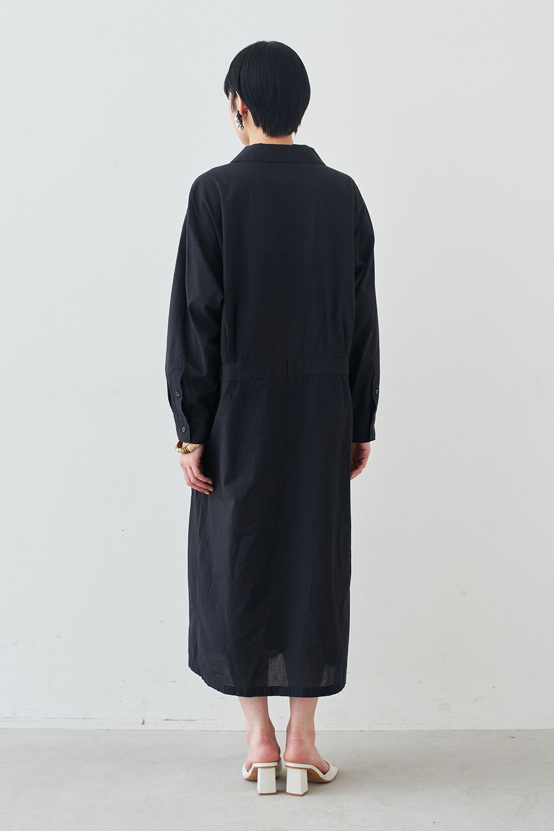 MEDE19F|MEDE19F　日陰をまとうシャツコートワンピース〈ブラック〉|モデル身長：163cm　着用サイズ：M
