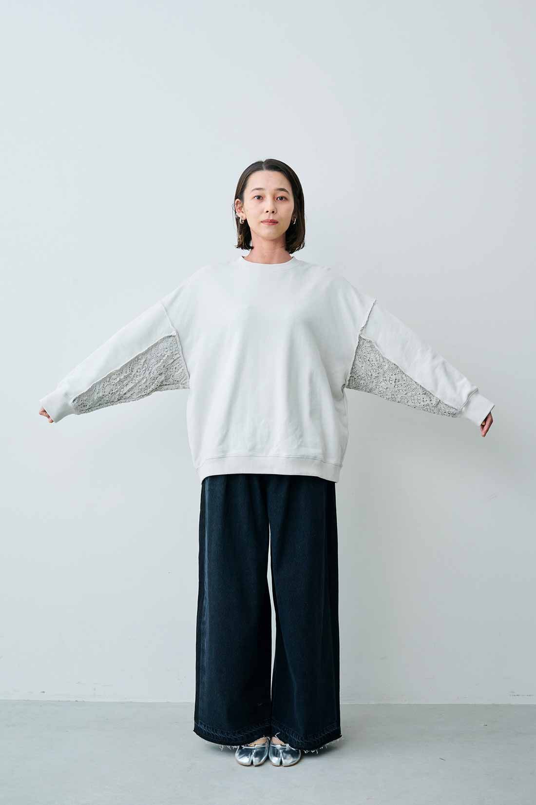 MEDE19F|【MEDE19F】レースコンビのオーバーサイズスウェット〈ネイビー〉|モデル身長：168cm　着用サイズ：M