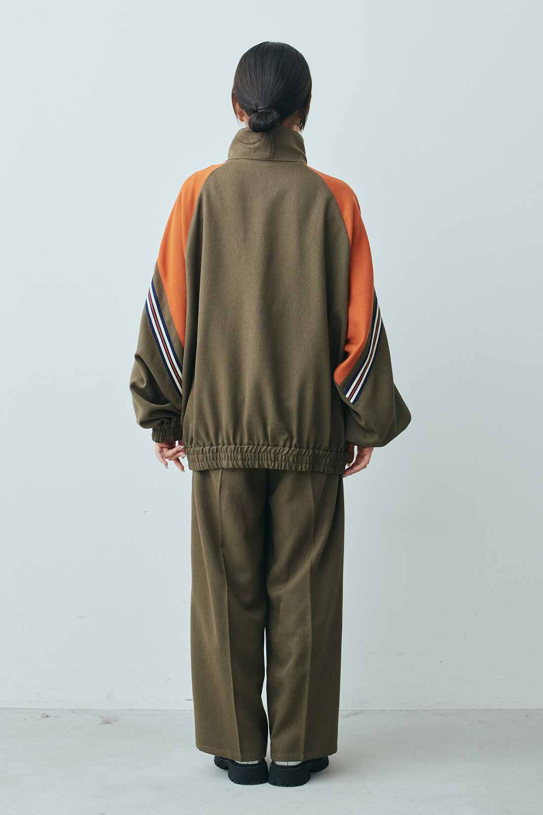 MEDE19F|MEDE19F　FILA for MEDE19F 大人も着られるトラックブルゾン〈ミリタリーカーキ〉|モデル身長：158cm　着用サイズ：M