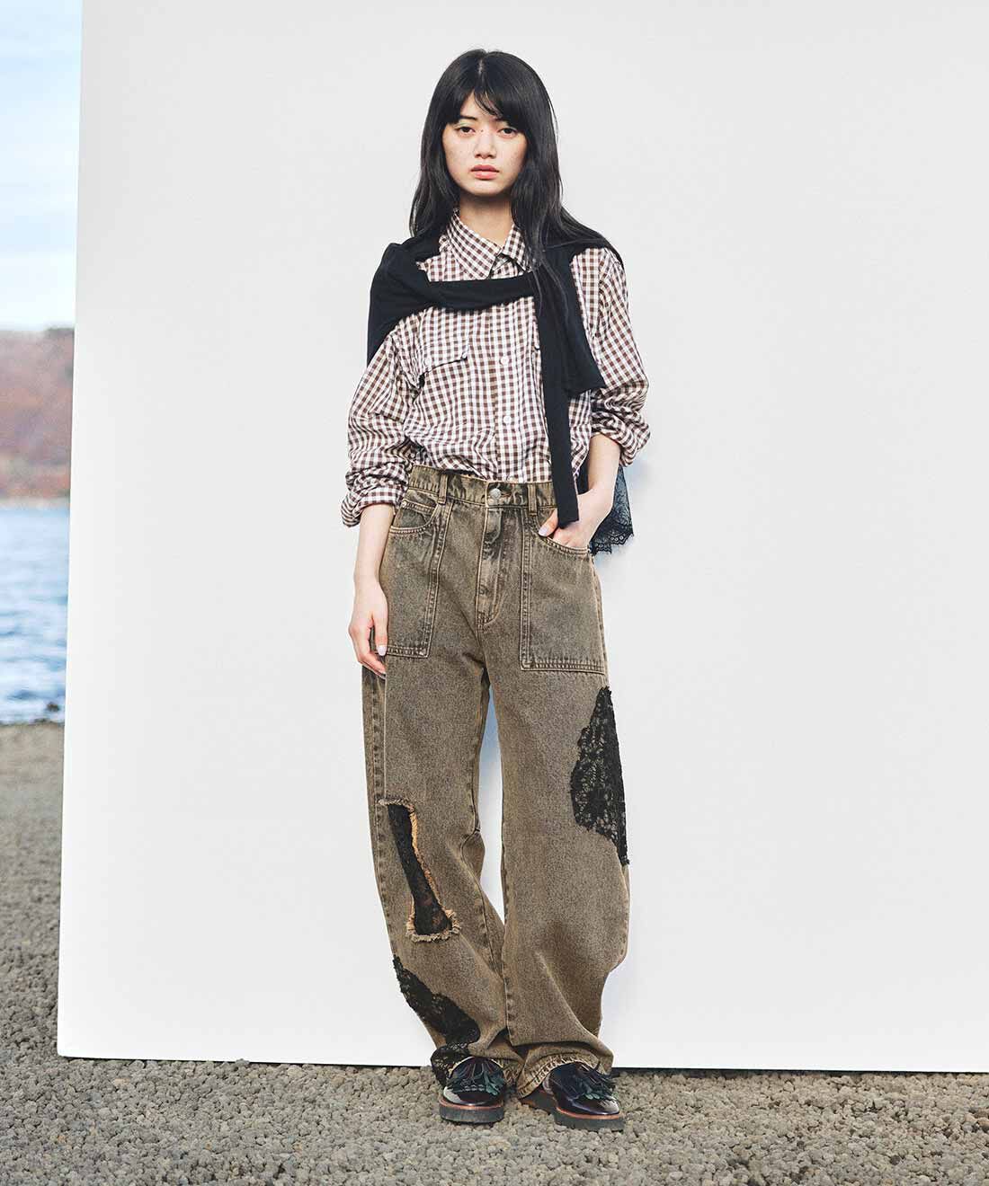 MEDE19F|ブラックレースが見える加工デニム〈ブラウングレー〉のコーディネート