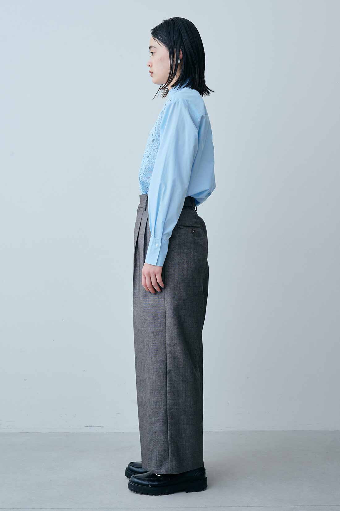 MEDE19F|MEDE19F　シャークスキンのリラックスワイドスラックス〈シルバーチャコールグレー〉|モデル身長：167cm　着用サイズ：M