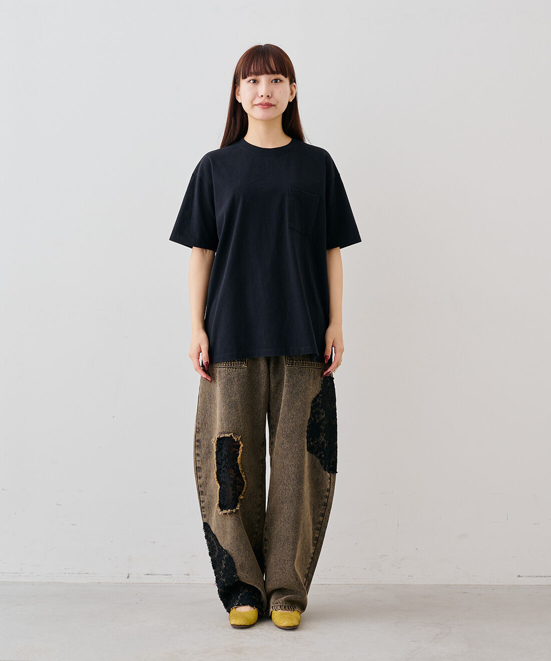 MEDE19F|ブラックレースが見える加工デニム〈ブラウングレー〉のコーディネート