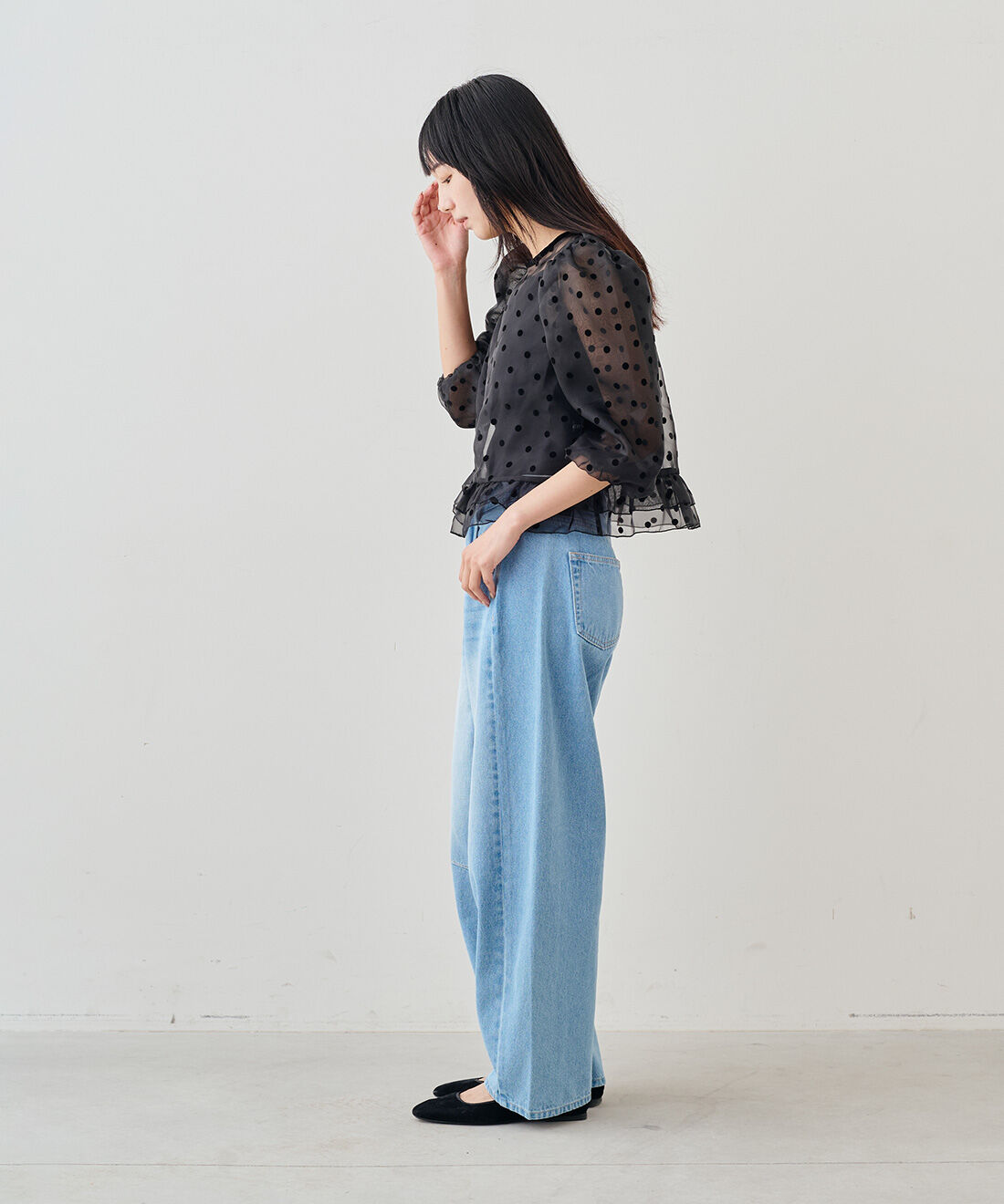 MEDE19F|フロッキードット オーガンジートップス〈ブラック〉のコーディネート