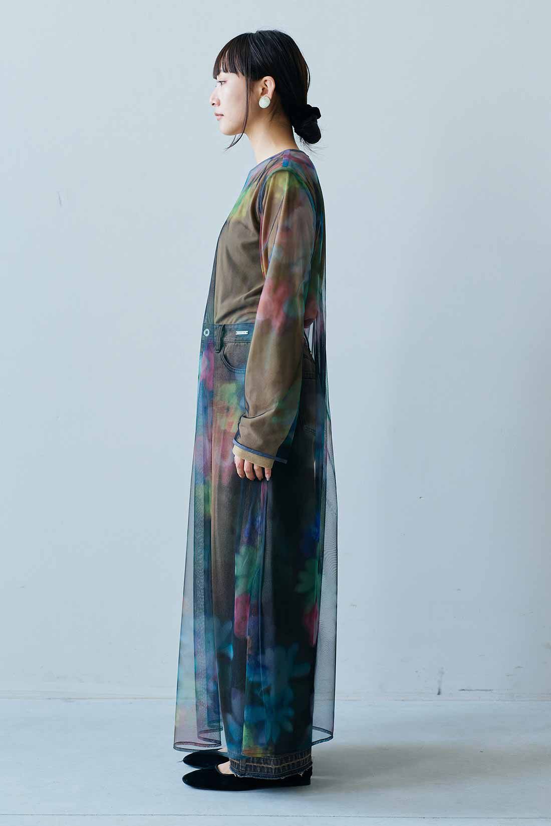 MEDE19F|MEDE19F　花柄のプリントを重ねたシアードレス〈ブラック〉|モデル身長：158cm　着用サイズ：M