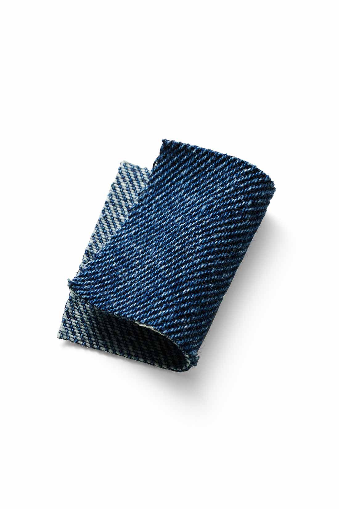 MEDE19F|MEDE19F　ステッチ刺繍のあるオーバーサイズデニムシャツ〈ブルー〉|少し綾のある9.5オンスデニム素材。きれいめにも合わせやすい色合いと加工感。
