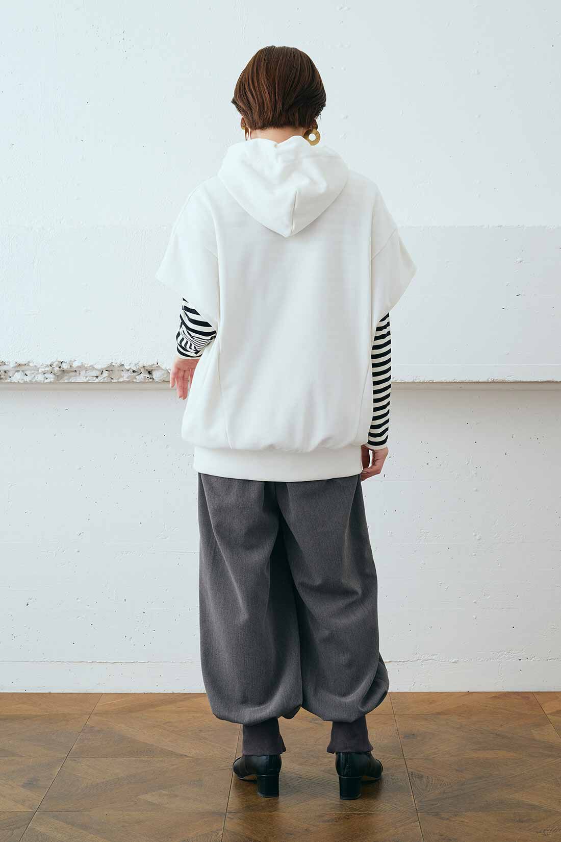 MEDE19F|MEDE19F　スリーブレスフーディースウェット〈アイボリー〉|モデル身長：162cm　着用サイズ：M