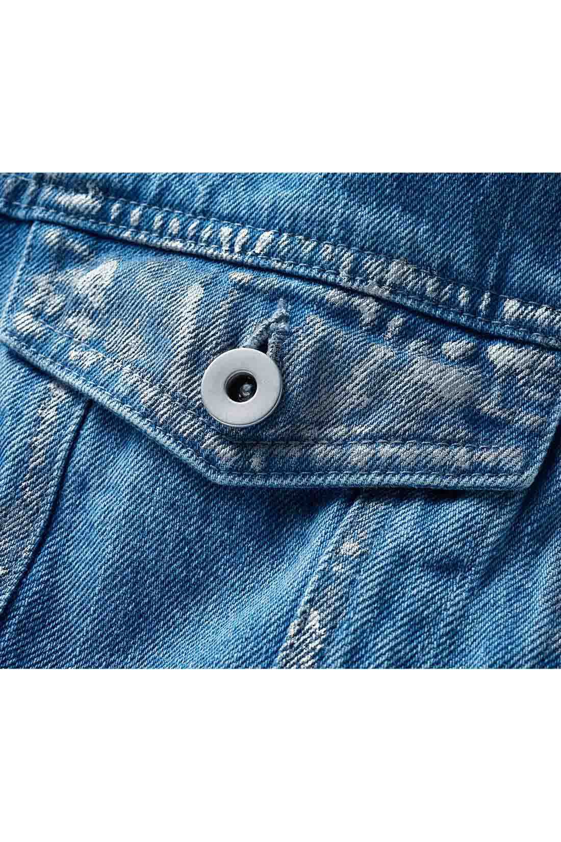 MEDE19F|MEDE19F　箔プリントのオーバーサイズデニムジャケット〈ブルー〉|通年着用できる10オンス素材。ほどよいユーズド感と色落ちに、箔プリントのシルバーの光が新鮮。