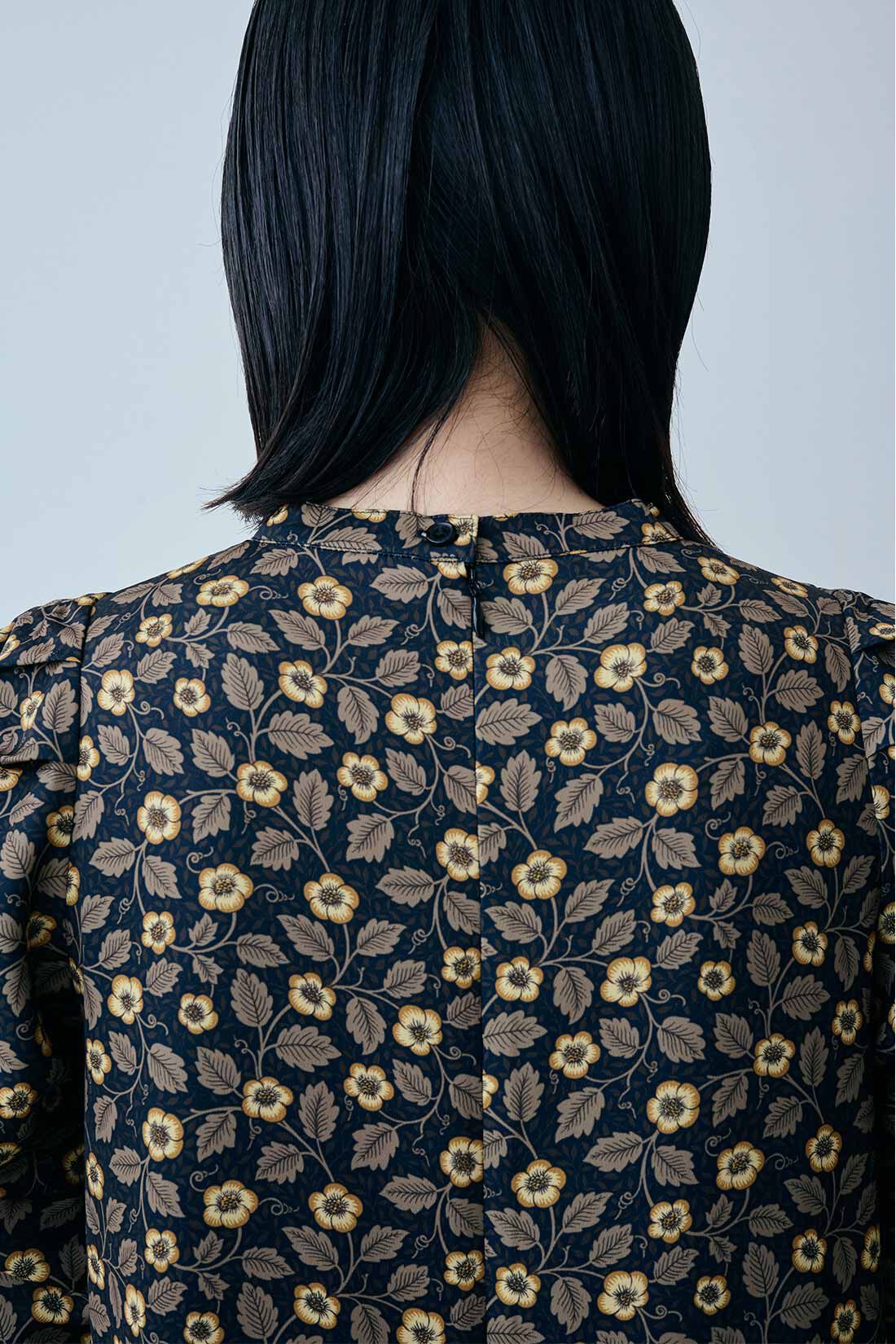 MEDE19F|MEDE19F　〈atelier Morris〉アシメトリーヘムデザインのプリントワンピース〈ネイビー〉