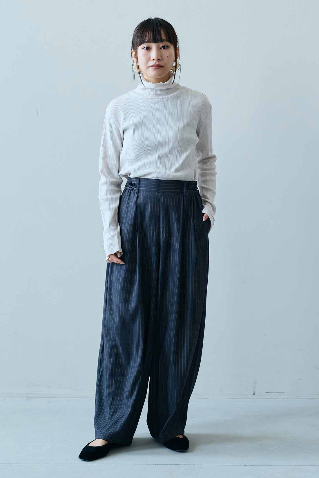 MEDE19F|MEDE19F　バレルシルエット ストライプパンツ〈グレー〉|モデル身長：158cm　着用サイズ：M