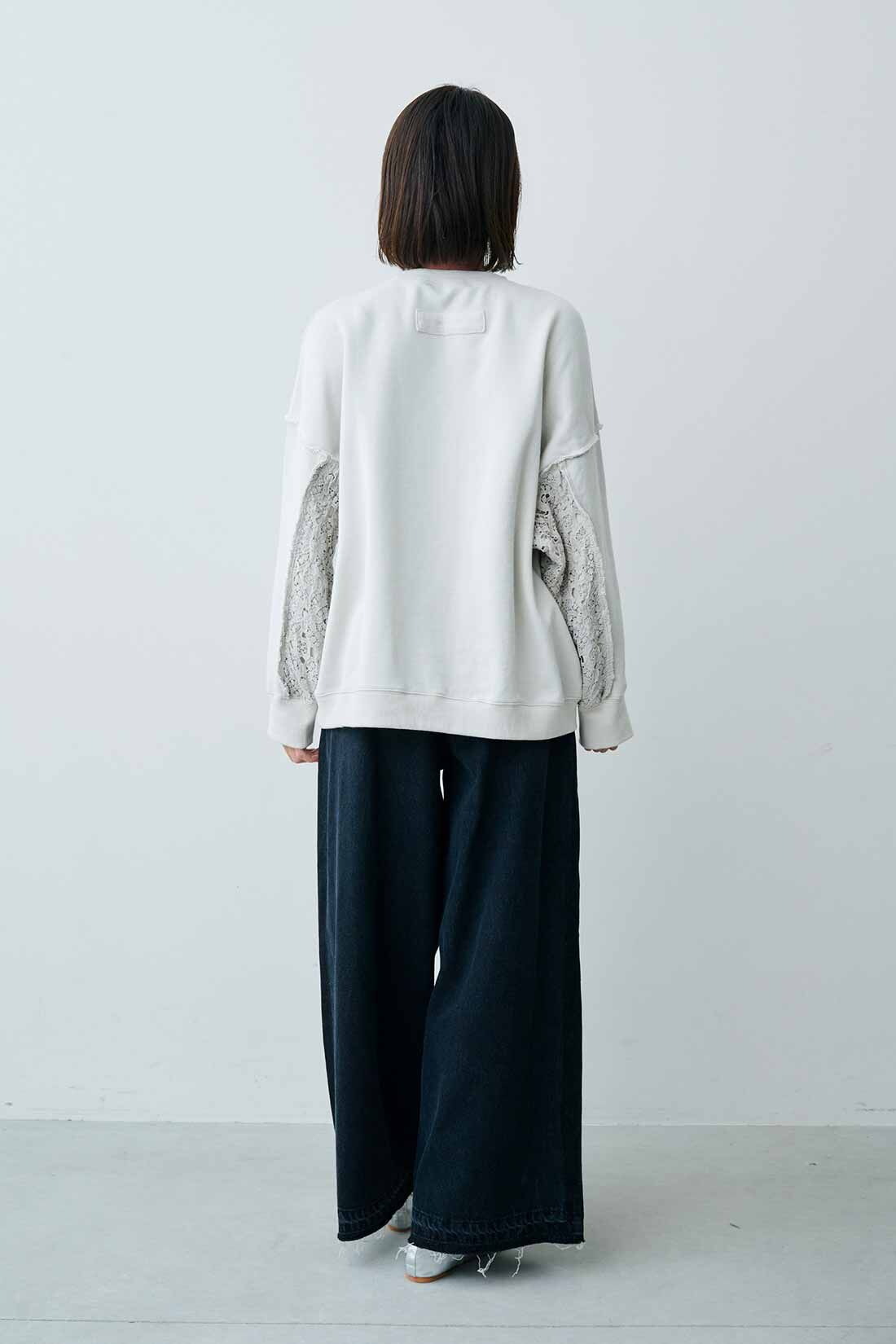MEDE19F|【MEDE19F】レースコンビのオーバーサイズスウェット〈ネイビー〉|モデル身長：168cm　着用サイズ：M