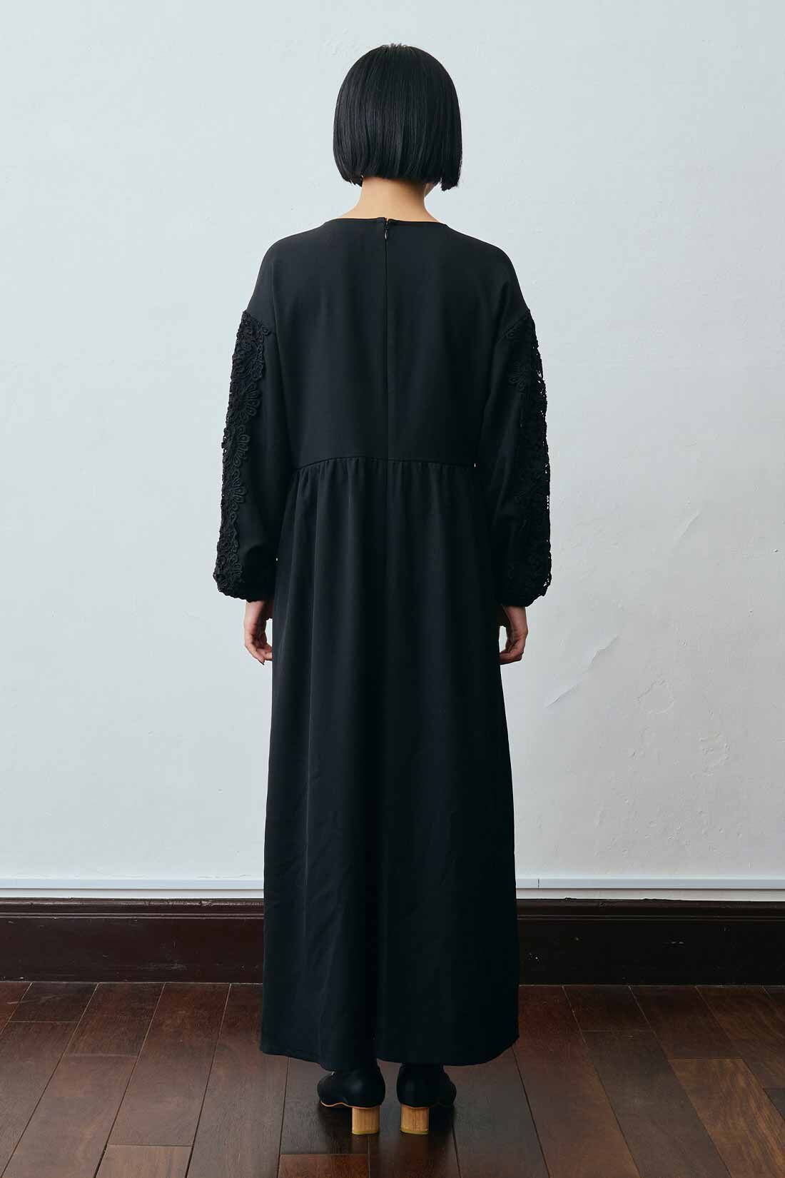 MEDE19F|MEDE19F レースを重ねたワンピース〈ブラック〉|モデル身長：158cm　着用サイズ：M
