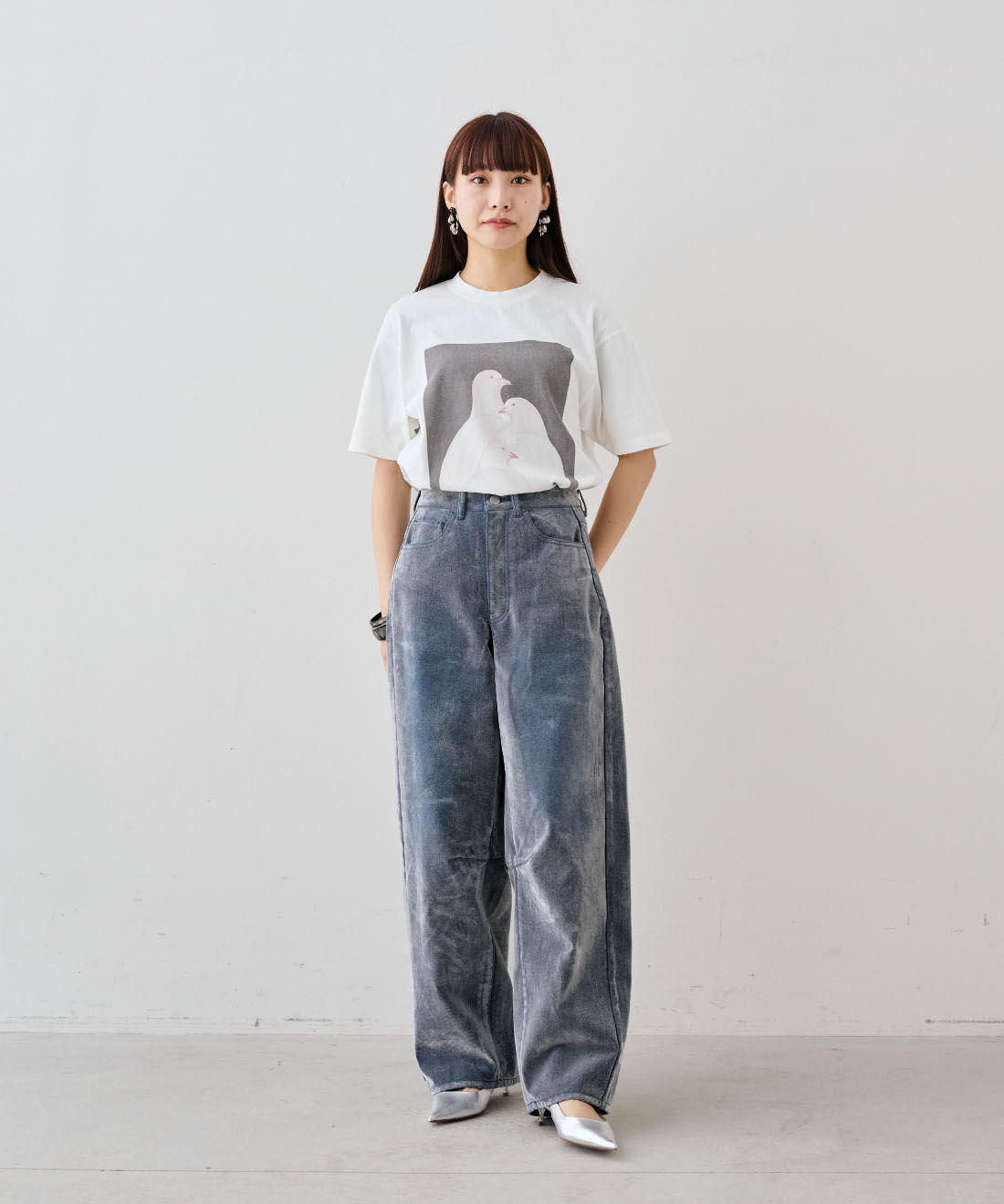 MEDE19F [メデ・ジュウキュウ]|フロッキー プリント デニムパンツ〈ライトグレー〉のコーディネート