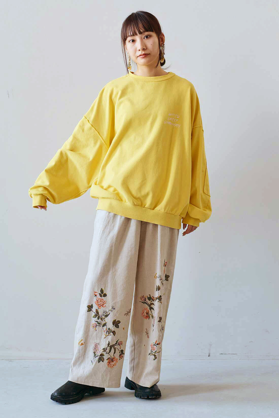 MEDE19F|MEDE19F　ミュルーズモダン〈「ミュルーズ染織美術館」アーカイブコレクション〉モチーフプリントパンツ〈リネンベージュ〉|モデル身長：158cm　着用サイズ：M