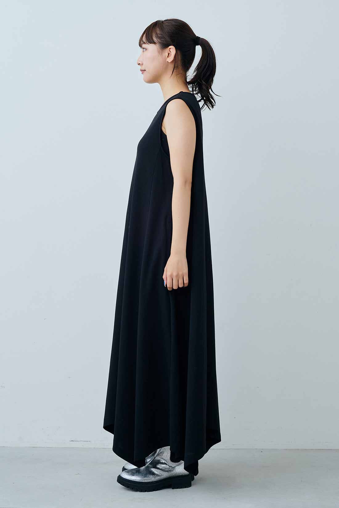 MEDE19F|MEDE19F　イレギュラーヘムノースリーブ マキシワンピース〈ブラック〉|モデル身長：158cm　着用サイズ：M