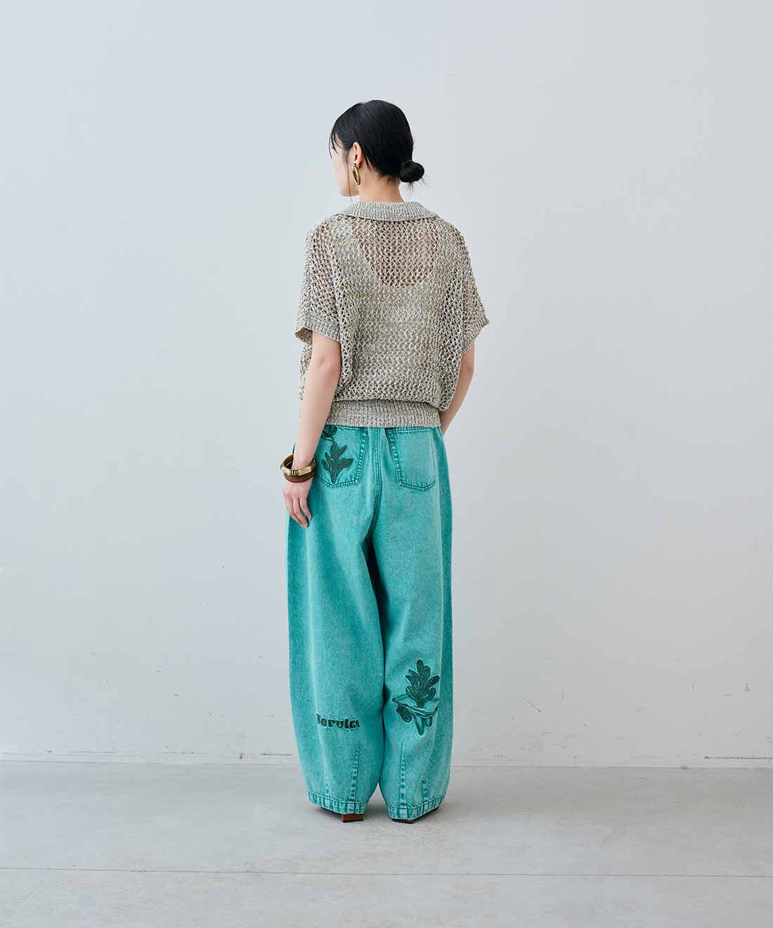 MEDE19F|衿付きテープヤーン ニット プルオーバー〈ベージュ〉とヴィンテージフープイヤリングのコーディネート|163cm　size：M