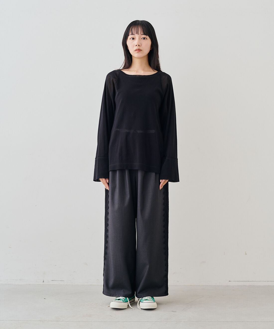 MEDE19F|MEDE19F　レース遣いのダブルウエストストライプパンツ〈グレー〉|モデル身長：163cm　着用サイズ：M
