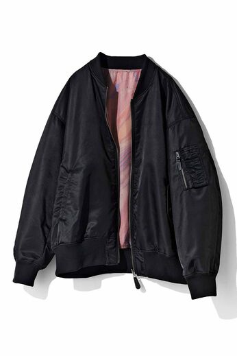 MEDE19F | 裏地のプリントにこだわったリバーシブルオーバーサイズＭＡ１〈ブラック〉