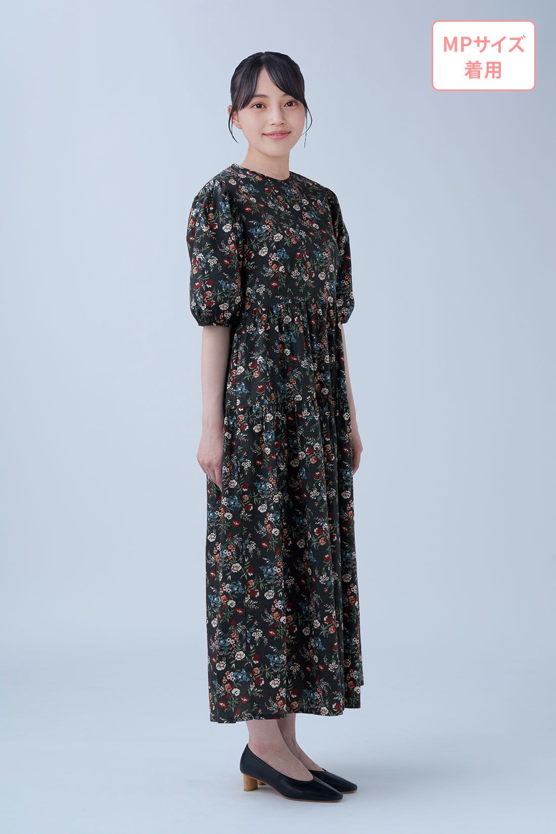 MEDE19F|MEDE19F　ミュルーズモダン〈「ミュルーズ染織美術館」アーカイブコレクション〉プリントパフスリーブワンピース〈ブラック〉|モデル身長：152cm　着用サイズ：MP