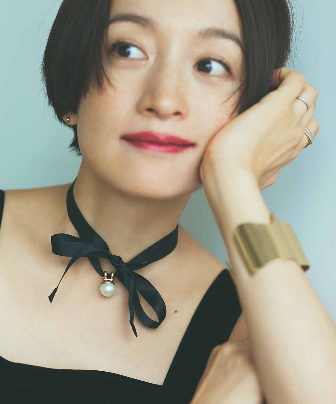 MEDE19F [メデ・ジュウキュウ]|MEDE19F 高山都さんコラボ ガラスパール遣いのシルクリボンチョーカー〈ブラック〉