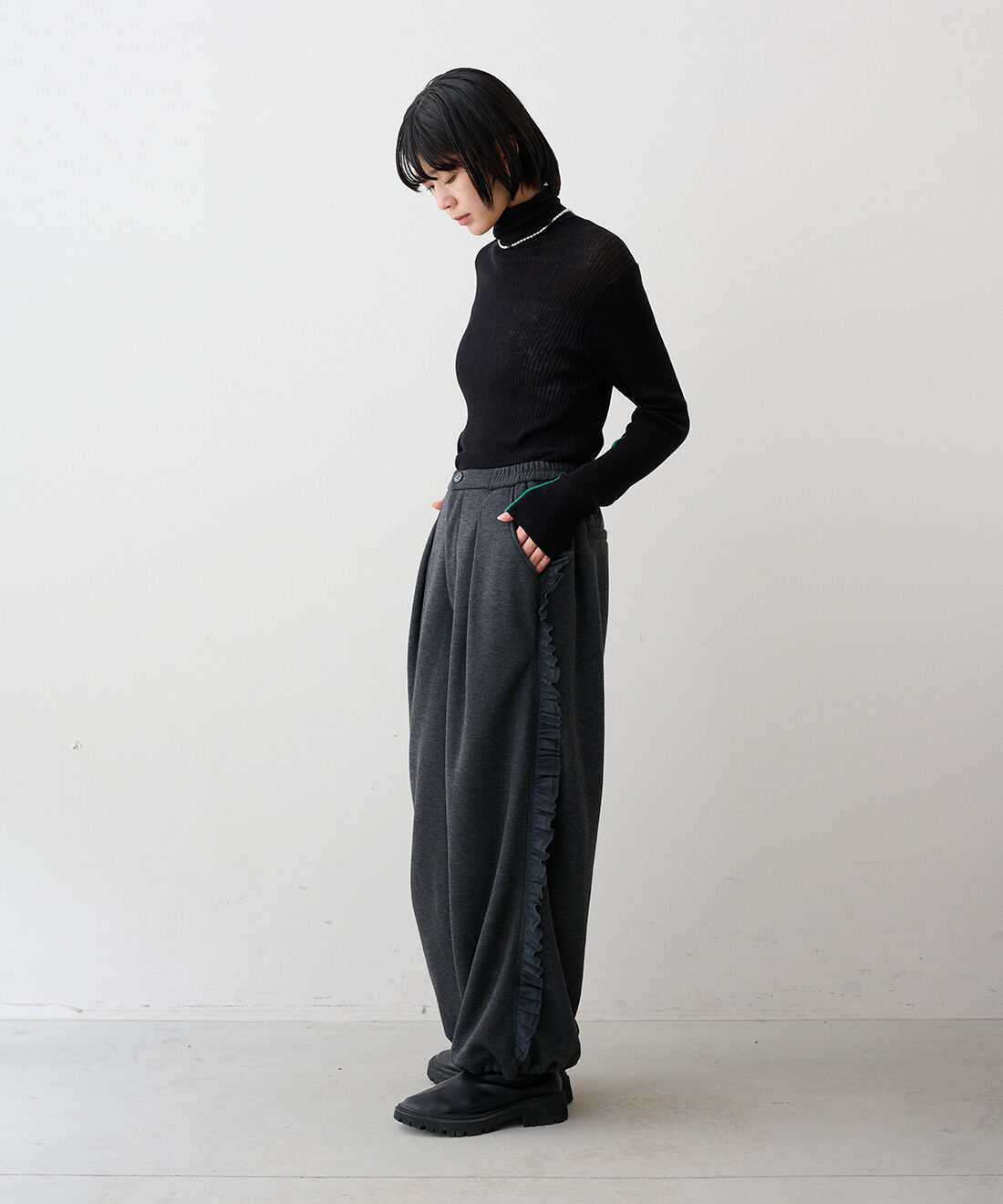 MEDE19F|MEDE19F　サイドラインフリルエアロゲルカットソーパンツ|モデル身長：163cm　着用サイズ：M