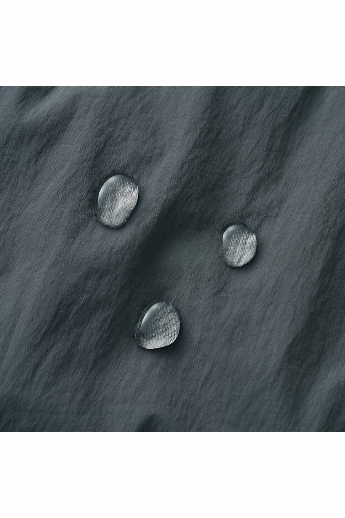 MEDE19F|MEDE19F　裏地にもこだわった 2-wayパフィーブルゾン〈チャコール〉|ややマットで表面感のある軽いナイロン素材。撥水加工をほどこしました。