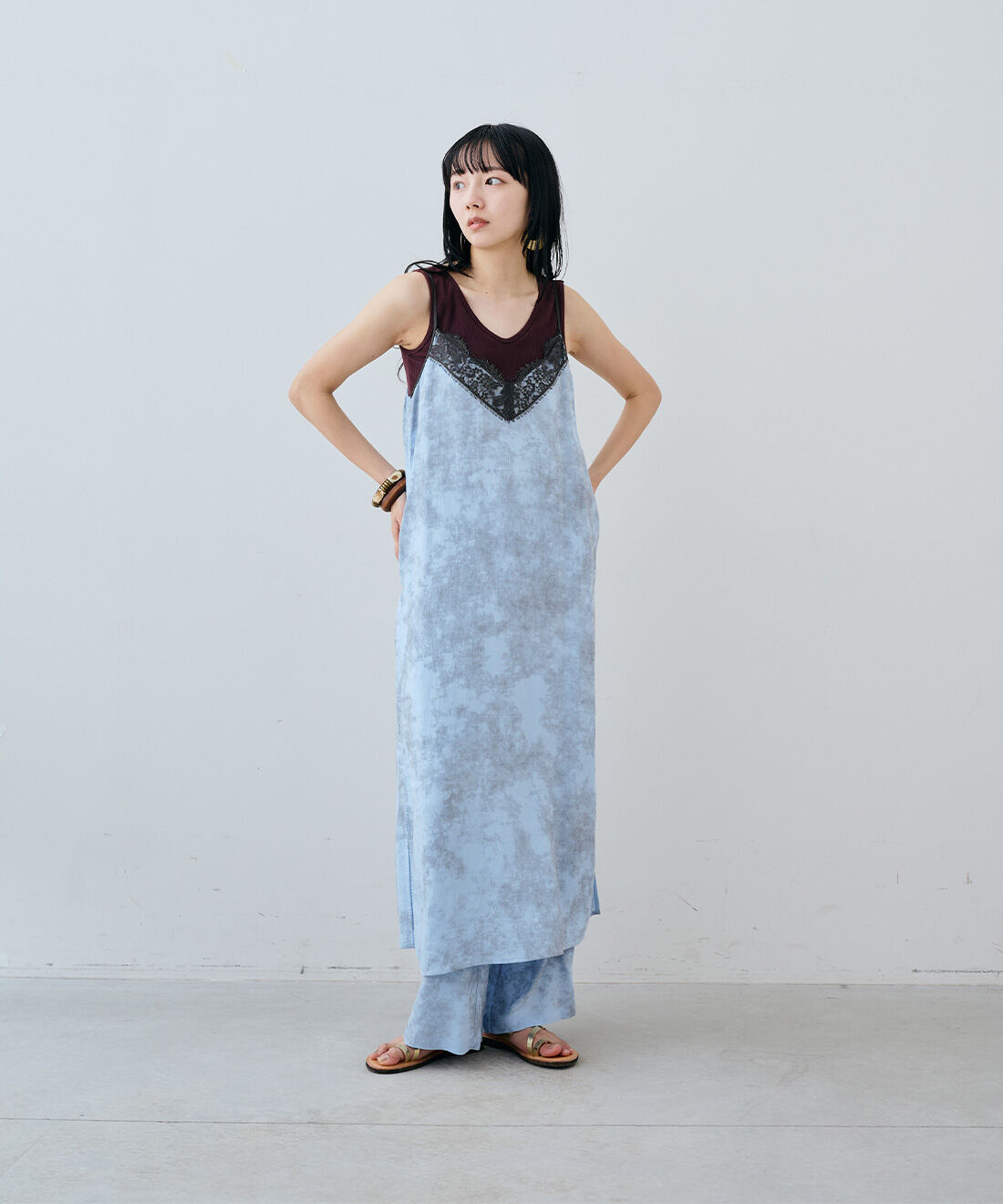 MEDE19F|ムラ染め調 プリントイージーパンツ〈ライトブルー〉とEDER SHOES 1670 ORO / 13のコーディネート|163cm　size：M