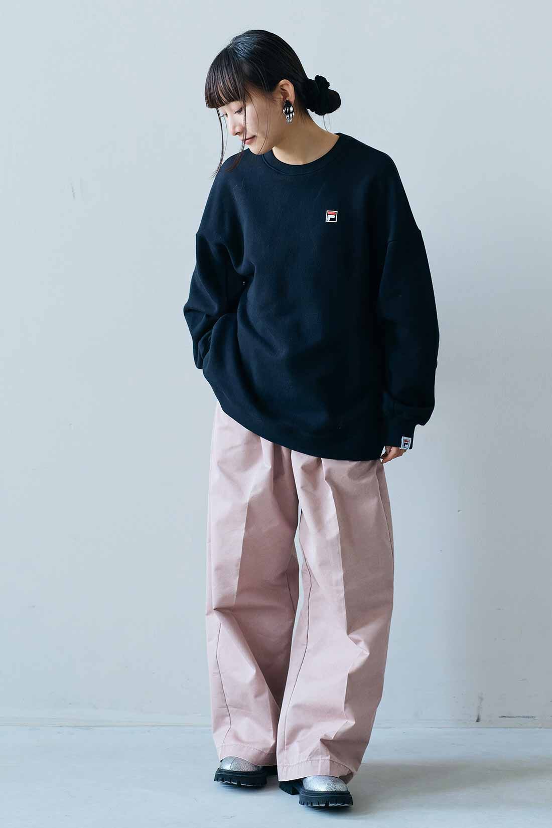 MEDE19F|MEDE19F　FILA for MEDE19F 大人も着られる プリントロゴスウェット|モデル身長：158cm　着用サイズ：M